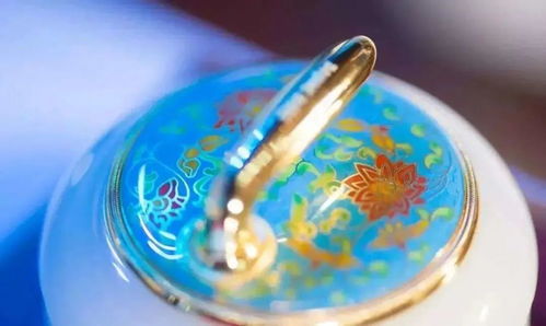 冰與火的碰撞，五壺臨門——景泰藍(lán)與和田玉冰壺，以工藝美術(shù)彩燈之光見(jiàn)證冬奧榮耀